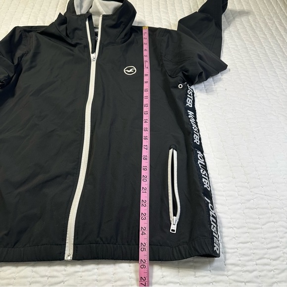 Hollister Zip-Up Windbreaker Black and White Jacket With Pockets - Picture 5 of 15